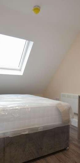 Worple Avenue, Staines-upon-thames, TW18 - Photo 1