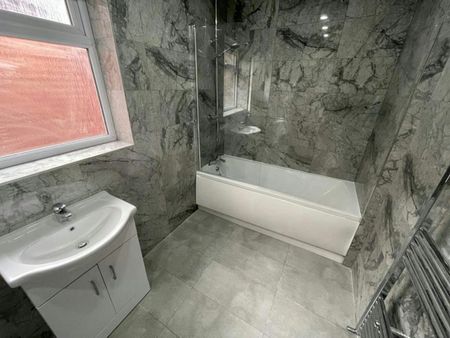 St Leonards Road, Clarendon Park, Leicester, LE2 - Photo 5