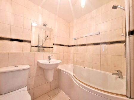 Dutch Barn Close, Stanwell, Staines-upon-Thames, Surrey, TW19 7NG - Photo 5