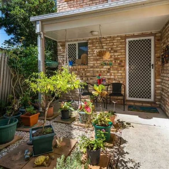 3 Bedroom Townhouse in Burleigh Waters - Photo 1