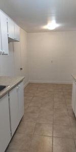 1 MOIS GRATUIT | 3 1/2 avec Terrasse + Stationnement - Photo 3