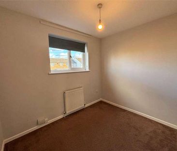 Charles Avenue, Stoke Gifford, Bristol, Gloucestershire, BS34 - Photo 4