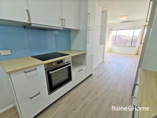 Convenient Living in the Heart of East Gosford! - Photo 1