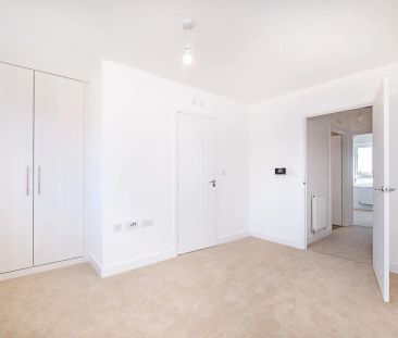 2 bedroom end of terrace house to rent - Photo 3