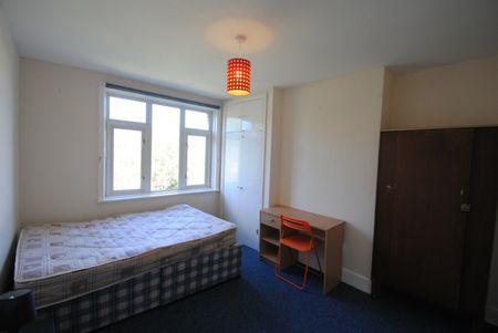 3 Bed Student house on Elmes road - Photo 5