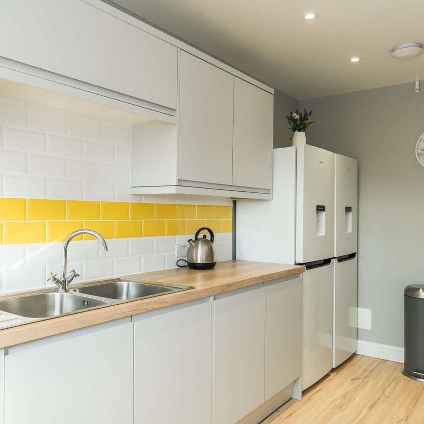 Stylish ensuite in the home of wellness living - Photo 1