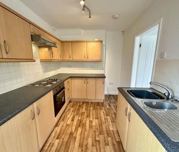 3 bedroom semi-detached house to rent - Photo 6