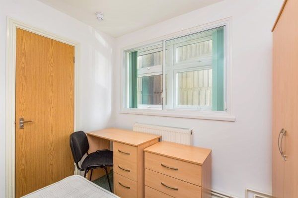 Guildhall Walk, Portsmouth - Photo 1