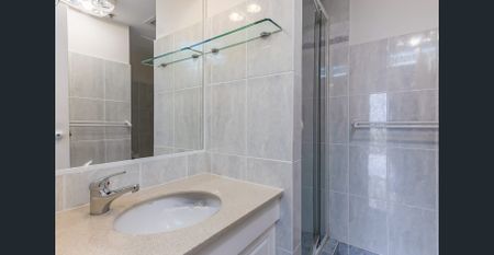 Immaculate apartment adjoining the Coolangatta Tweed Golf Course with 180° Ocean Views from Coolangatta to Fingal. - Photo 5