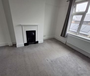 4 bedroom semi-detached house to rent - Photo 6