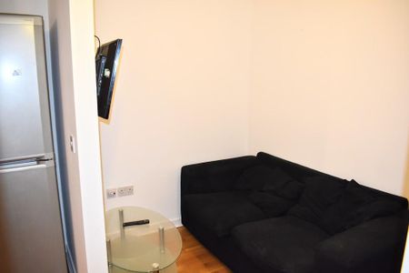 3 bedroom apartment to rent - Photo 4