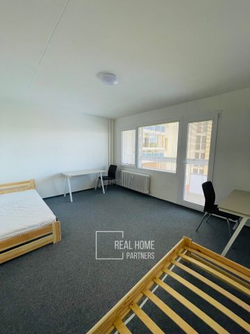 Pronájem pokoje 73 m² - Fotografie 4