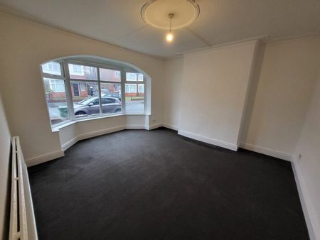 3 Bed Semi-Detached House, Wilton Avenue, M25 - Photo 5