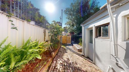 Charming Victorian Cottage with Country Ambience on Leafy Errol Street - Photo 4
