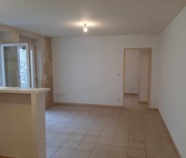 Location - Appartement T3 de 47 m² avec cour privative - Photo 2