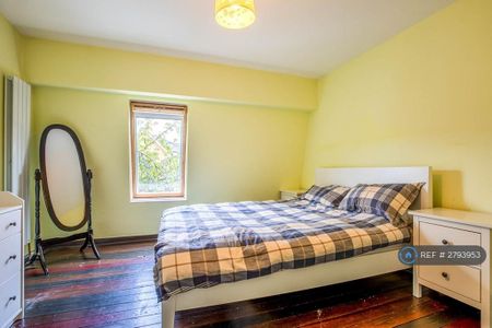 2 bedroom terraced house to rent - Photo 2