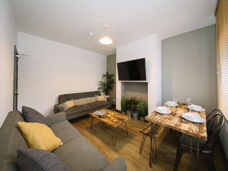 Beautiful 5 bedroom home located in the heart of Lancaster Bedroom 4 - Photo 2