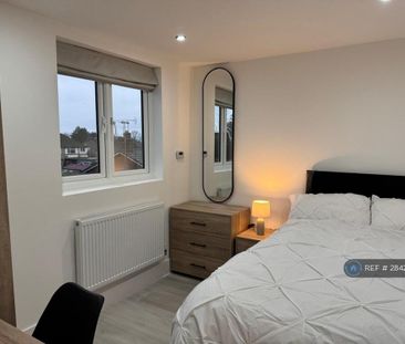 1 bedroom in a house share to rent - Photo 2