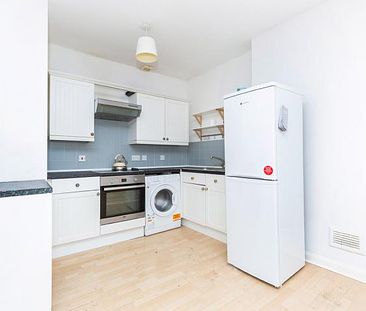 Large 1 bedroom in the heart of Hackney close to amenities and green spaces - Photo 3