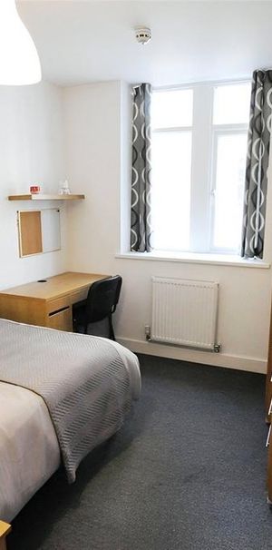 1 bedroom in a house share to rent - Photo 1