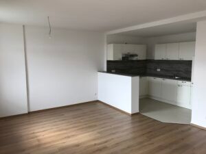 Beethovenstr. 6, Wohnung 6 ~~~ Dachgeschoss, Einbauküche, Balkon, Badezimmer mit Wanne, Spitzboden als Abstellfläche - Photo 5