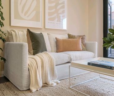 Super Sized One Bedroom Apartment - Photo 3