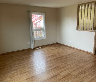 Charming 4-Bedroom Duplex in Red Deer - Photo 1