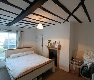 High Street - Photo 1