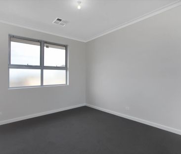 8 Robe Street, - Photo 2