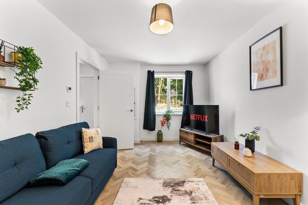 Lacewood Close - Photo 1