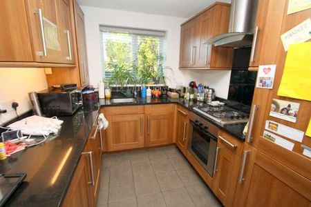 Gresham Road, Staines-upon-thames, TW18 - Photo 3