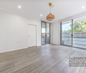 Modern Living In A Newly Renovated Spacious Two Bedroom Apartment - Photo 1