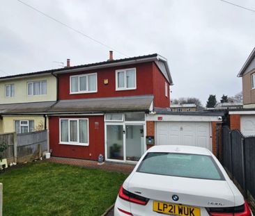 4 bed Semi-Detached - To Let - Photo 2