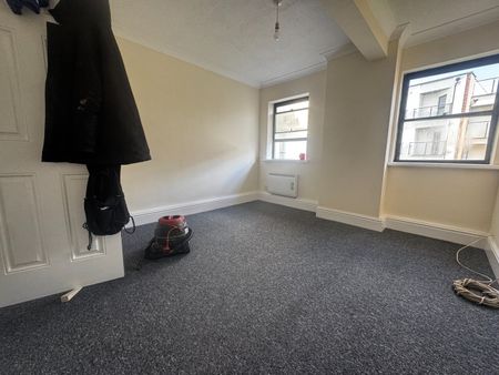 3 Bed Flat, Lowmans House, SO17 - Photo 4