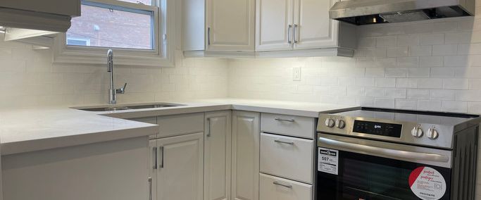 115 Stephen Drive | 115 Stephen Drive, Etobicoke - Photo 1