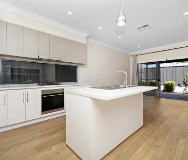 Modern & Low-Maintenance Townhouse for Rent! - Photo 5