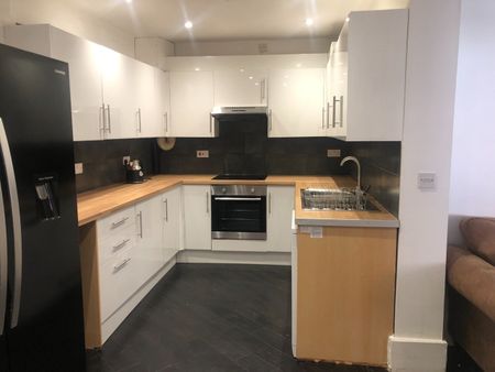 Room in a Shared House, Hockley, NG1 - Photo 3