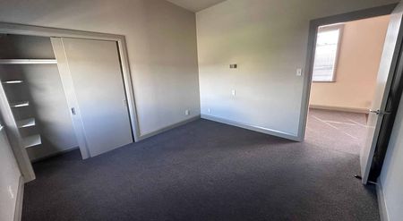2BR Apartment In Newtown - Photo 2