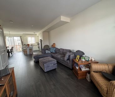 For Lease - 18 Hibiscus Lane, Hamilton, Ontario - Photo 4