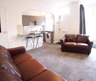 1 bedroom in a flat share to rent - Photo 1