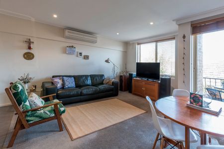 Thinking of selling? Contact our agent - Photo 2