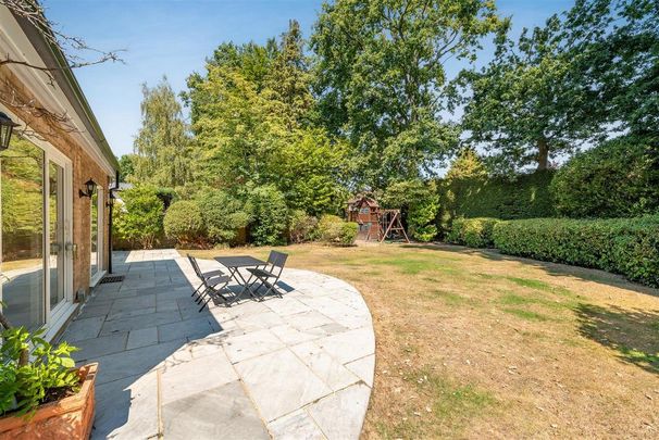 4 bedroom detached house to rent - Photo 1