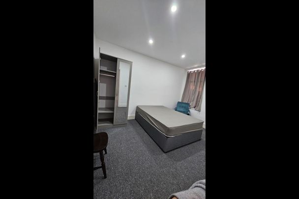 Room in a Shared House, Silverdale Avenue, L13 - Photo 1