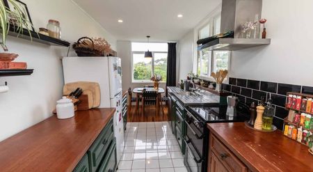 Sunny 3-Bedroom Home in Karori - Photo 2