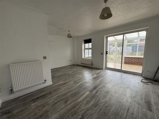 3 bedroom semi-detached house to rent - Photo 1