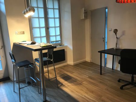 Location Appartement 1 pièce 25m² AURILLAC 15000 - Photo 2