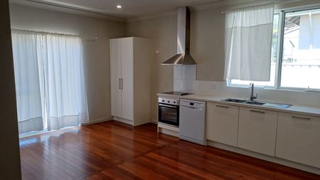 Charming & Renovated 3x2 Home - Stylish & Energy Efficient! - Photo 4