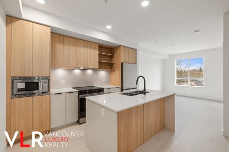 Condo in Surrey, BC - Photo 3