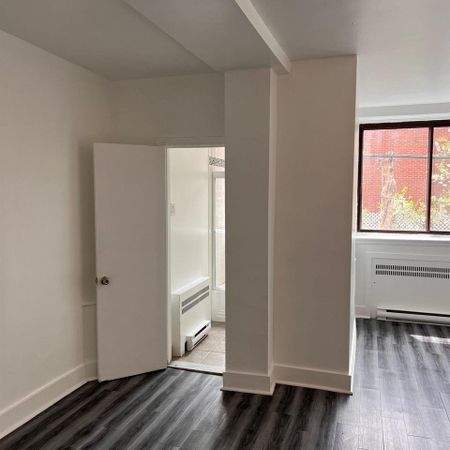 Montréal – Côte-des-Neiges – Place Lucy – Beautiful Studio for rent - Photo 3