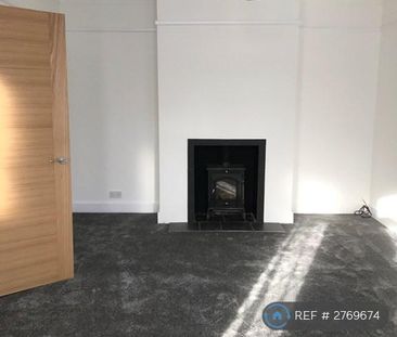 3 bedroom end of terrace house to rent - Photo 1